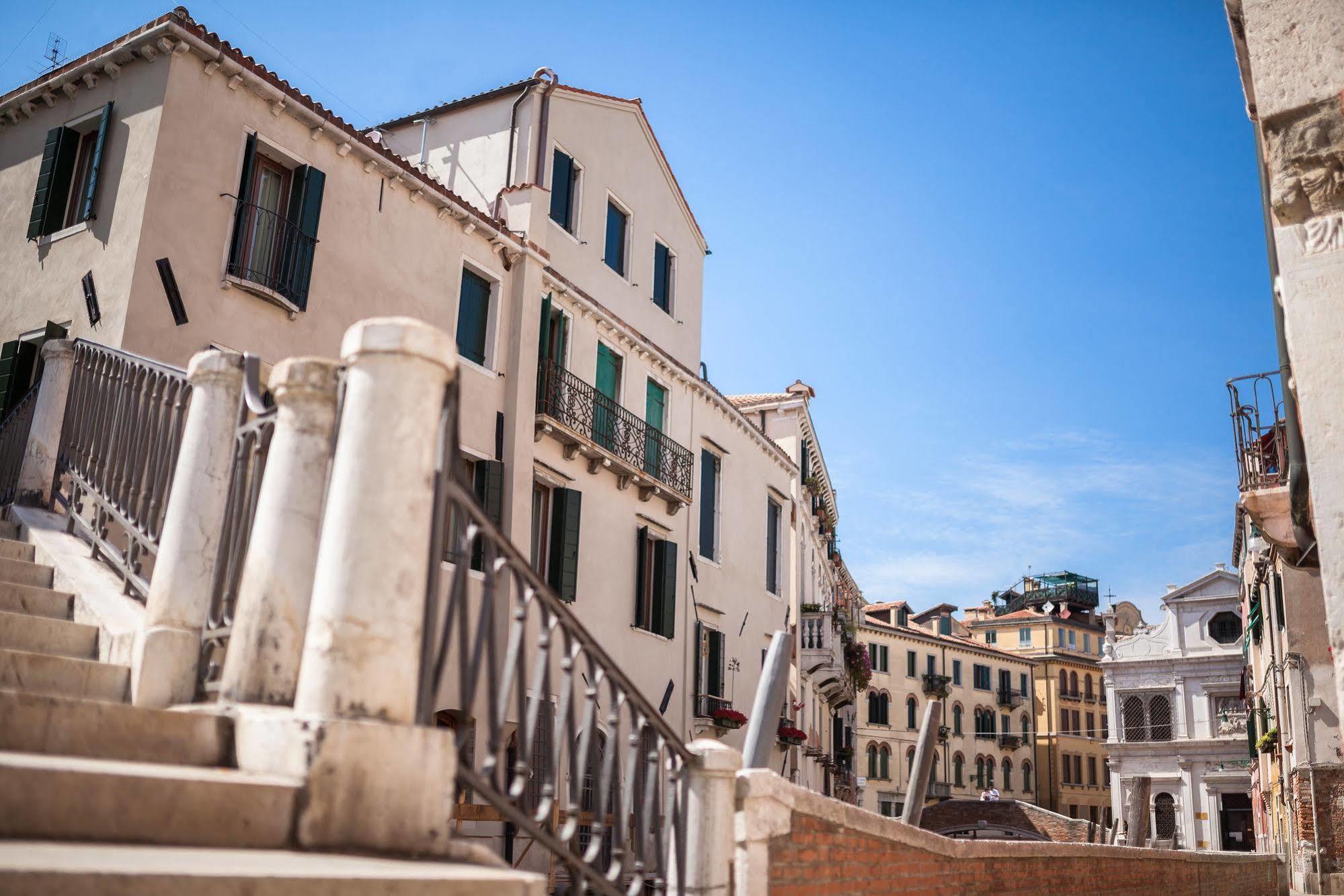 Liassidi Wellness Suites Venice Exterior photo